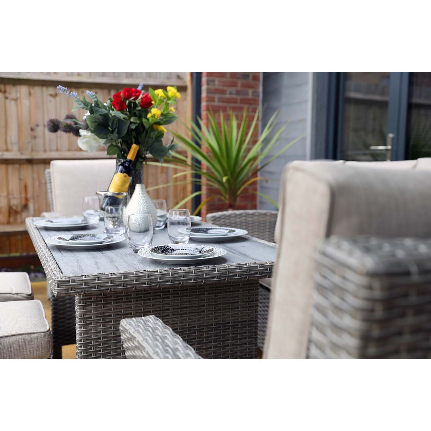 Supremo athena lounge store dining set