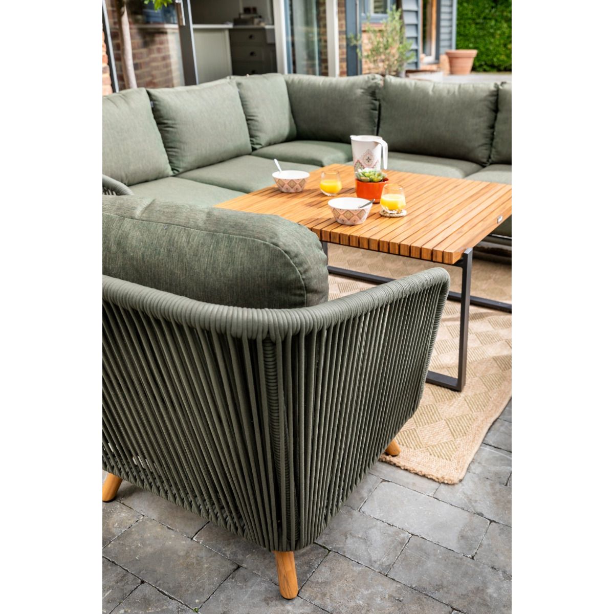 Hartman Eden Square Casual Dining Set