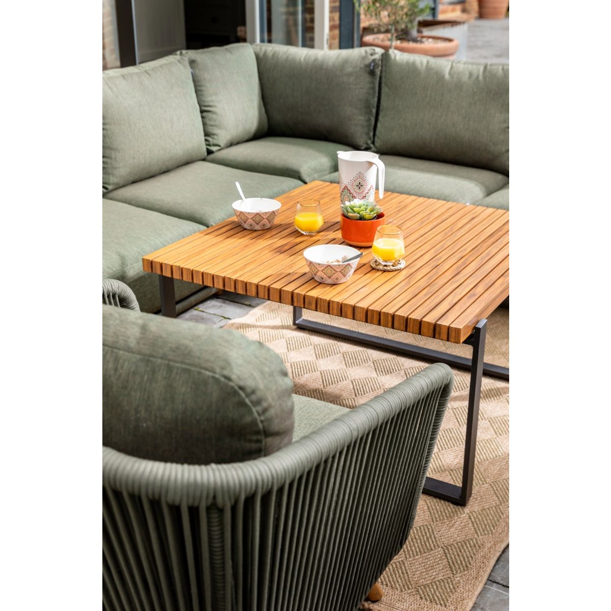 Hartman Eden Square Casual Dining Set