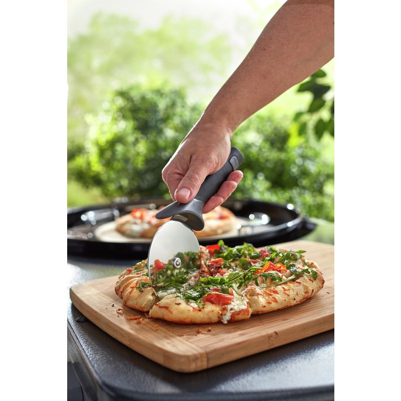 Pampered chef top pizza cutter